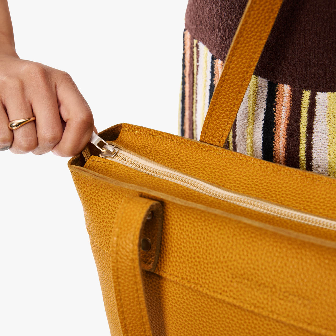 Montana Tote - Image 132