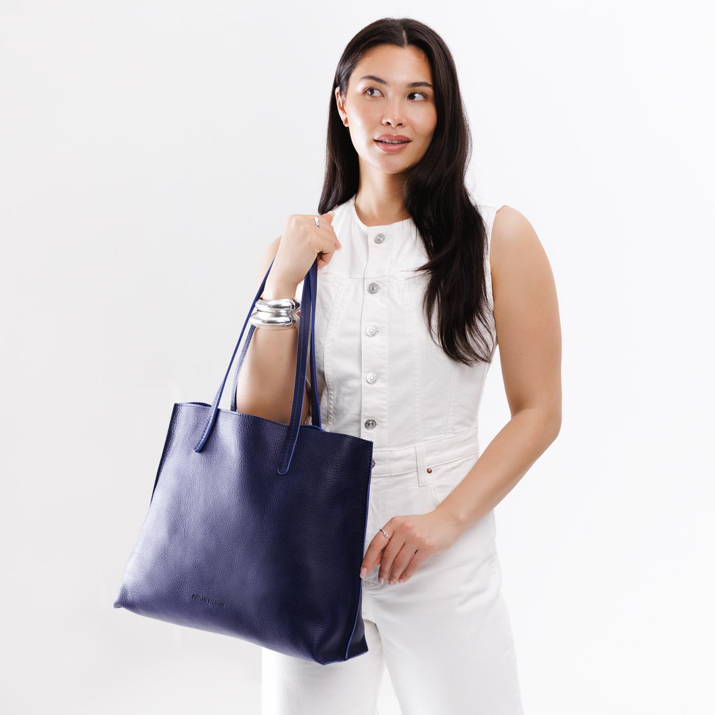 August Tote - Image 112