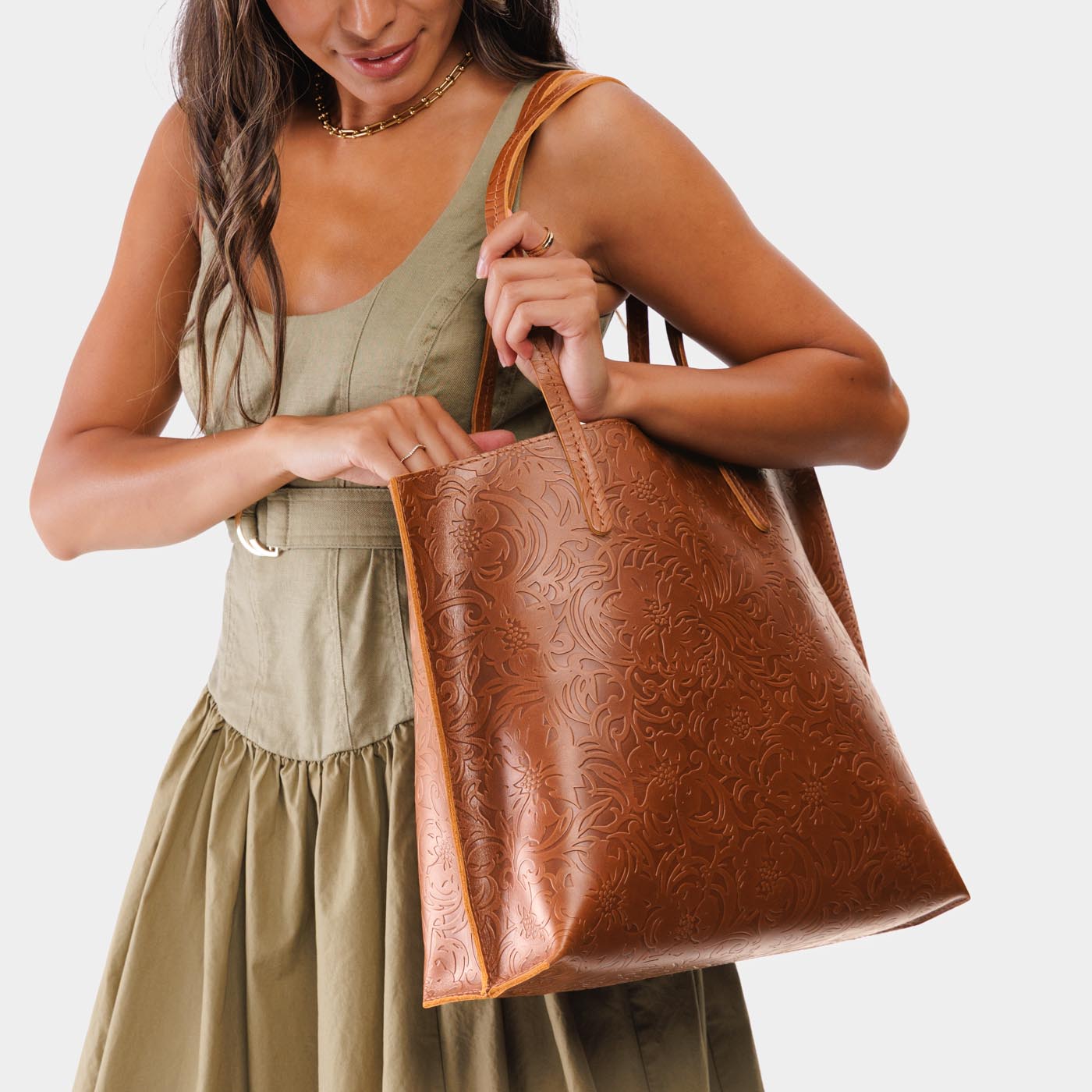 August Tote - Image 141