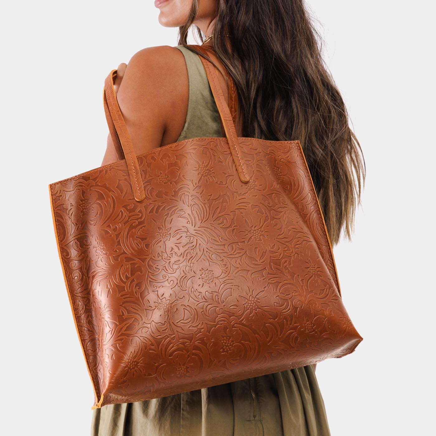 August Tote - Image 140