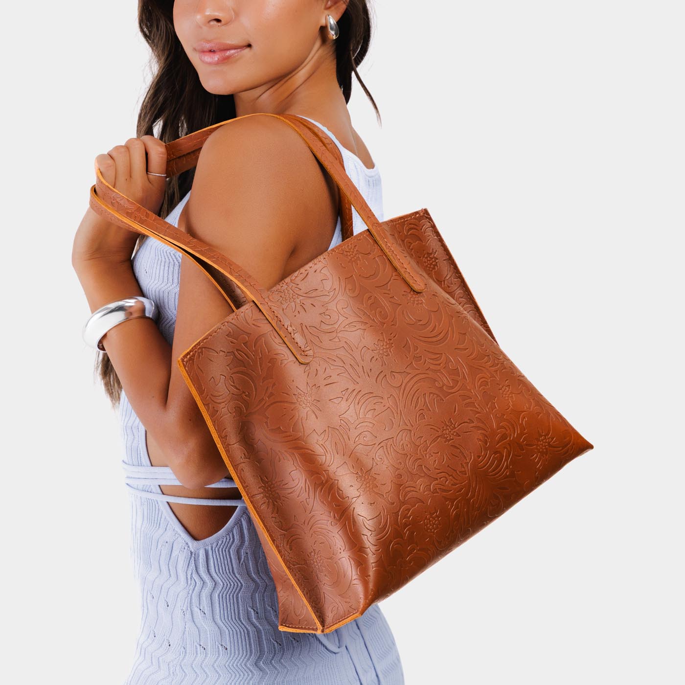 August Tote - Image 61